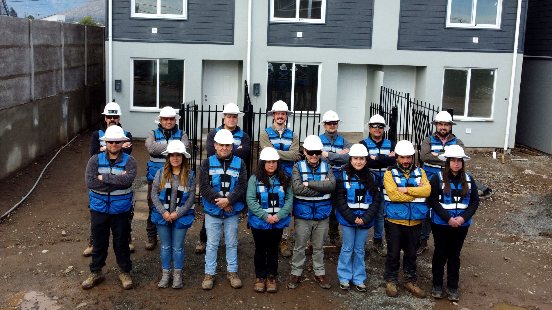 Equipo Constructora Londres en terreno